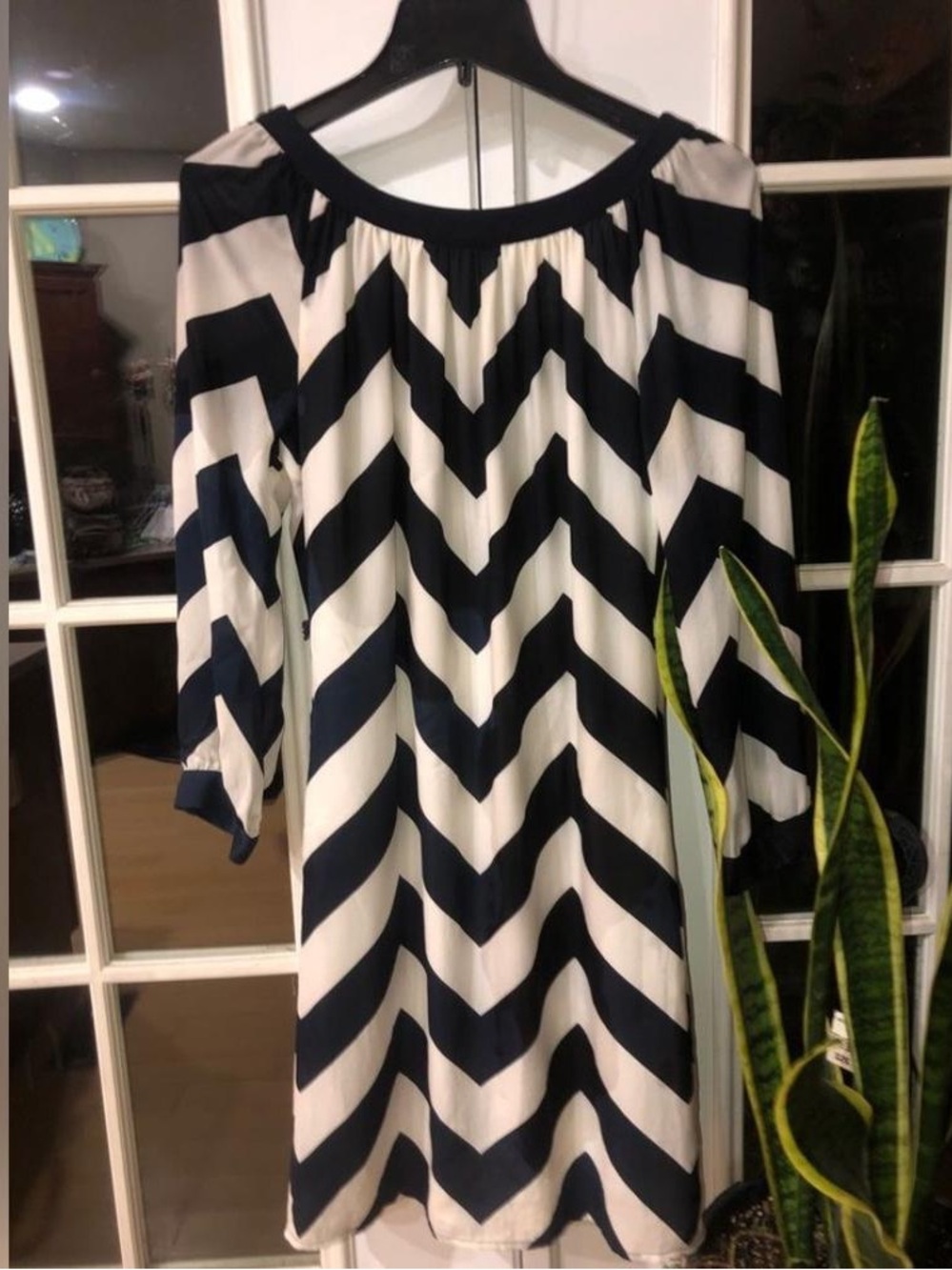 VINEYARD Vines 100% Silk Chevron size 6  3/4-Slv